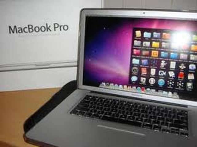 Apple MacBook Pro - Core i7 2.66 GHz - 15.4 - 4 GB Ram - HDD 750 GB at 750Euro